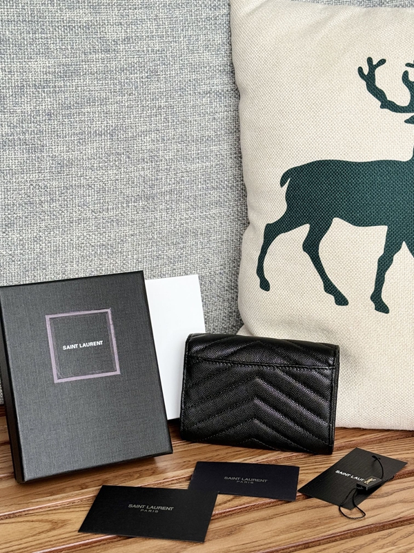 イヴサンローラン財布背面デザイン